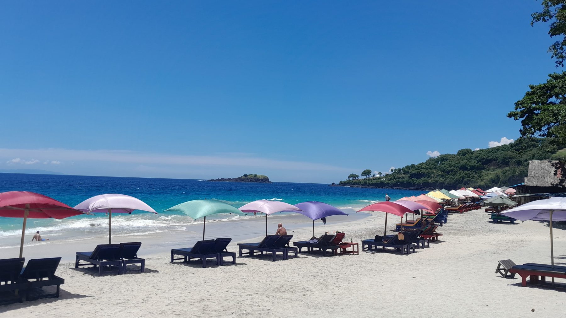 Pantai Pasir Putih — Virgin Beach u Candidasy