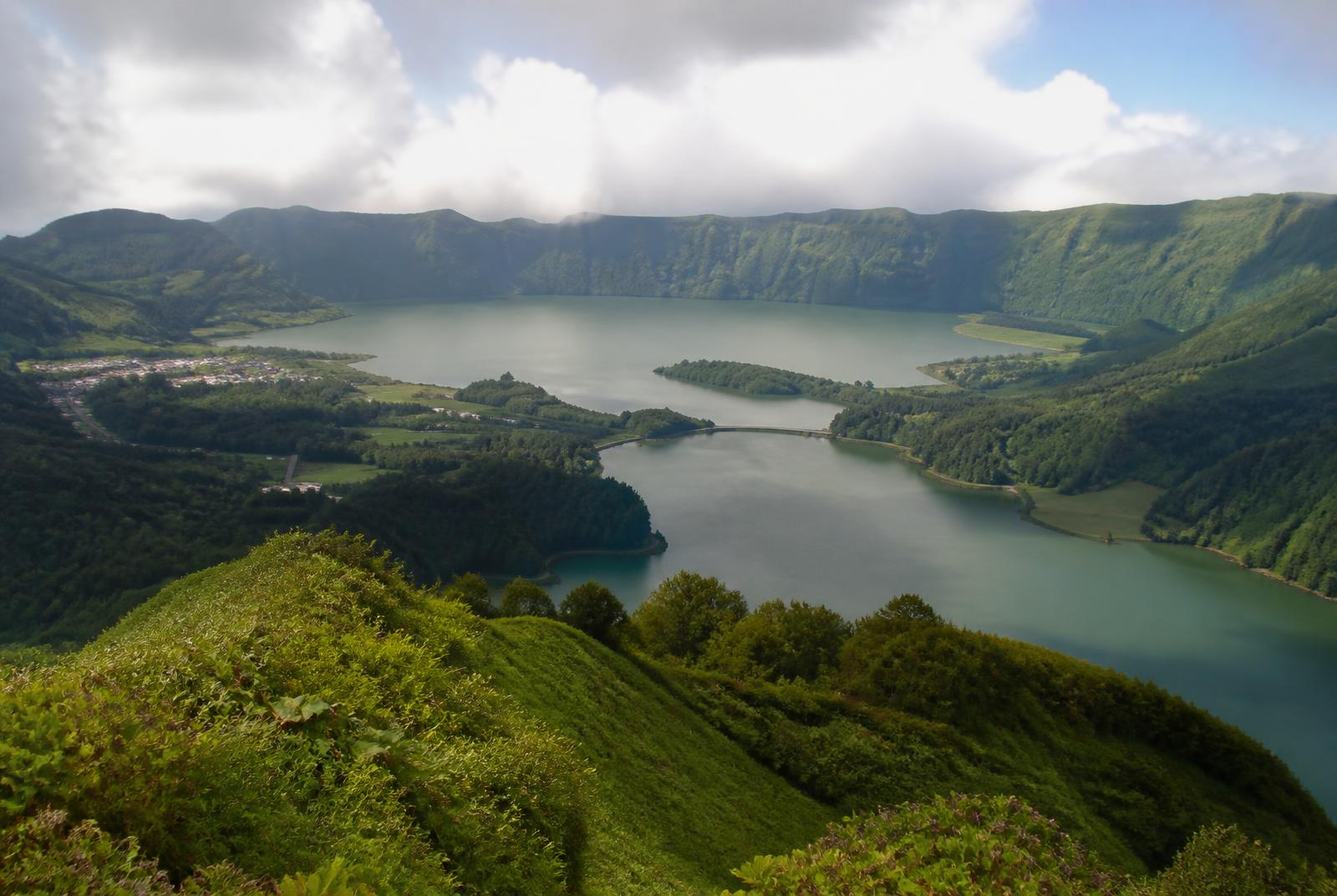 Kráterová jezera Sete Cidades na ostrově São Miguel na Azorech